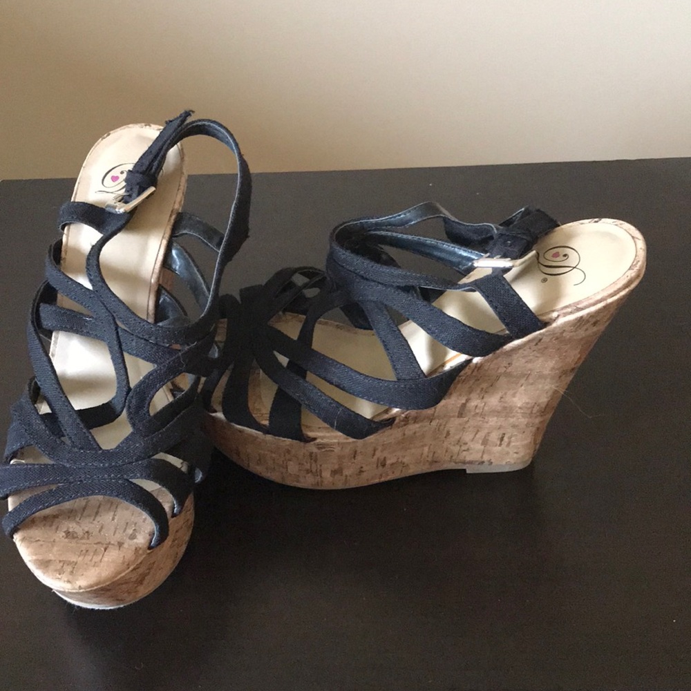 Black Wedges